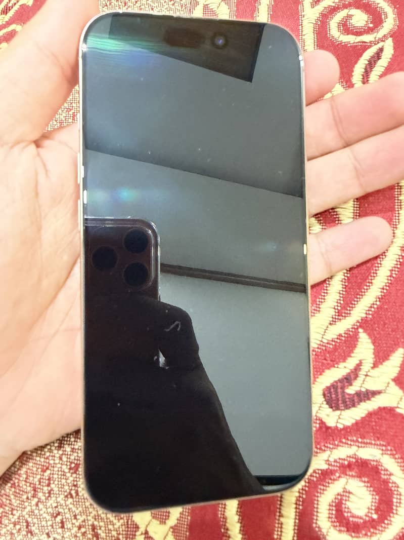 Apple iPhone 16 Pro 3
