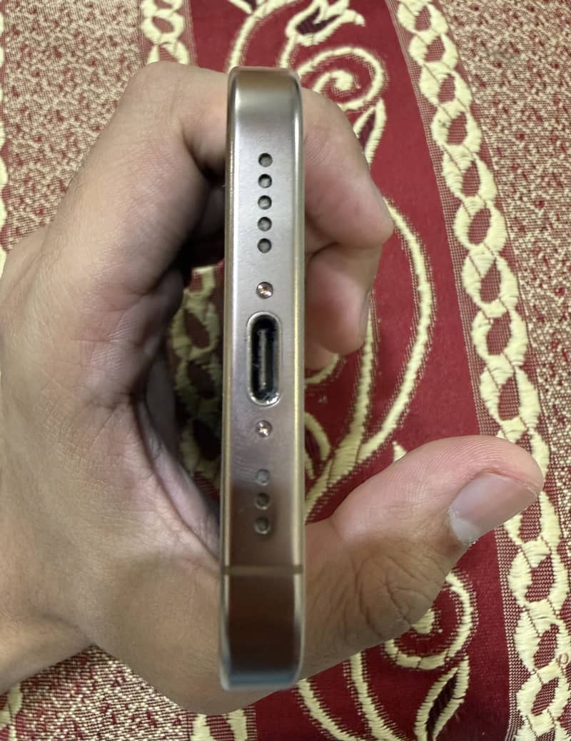 Apple iPhone 16 Pro 4