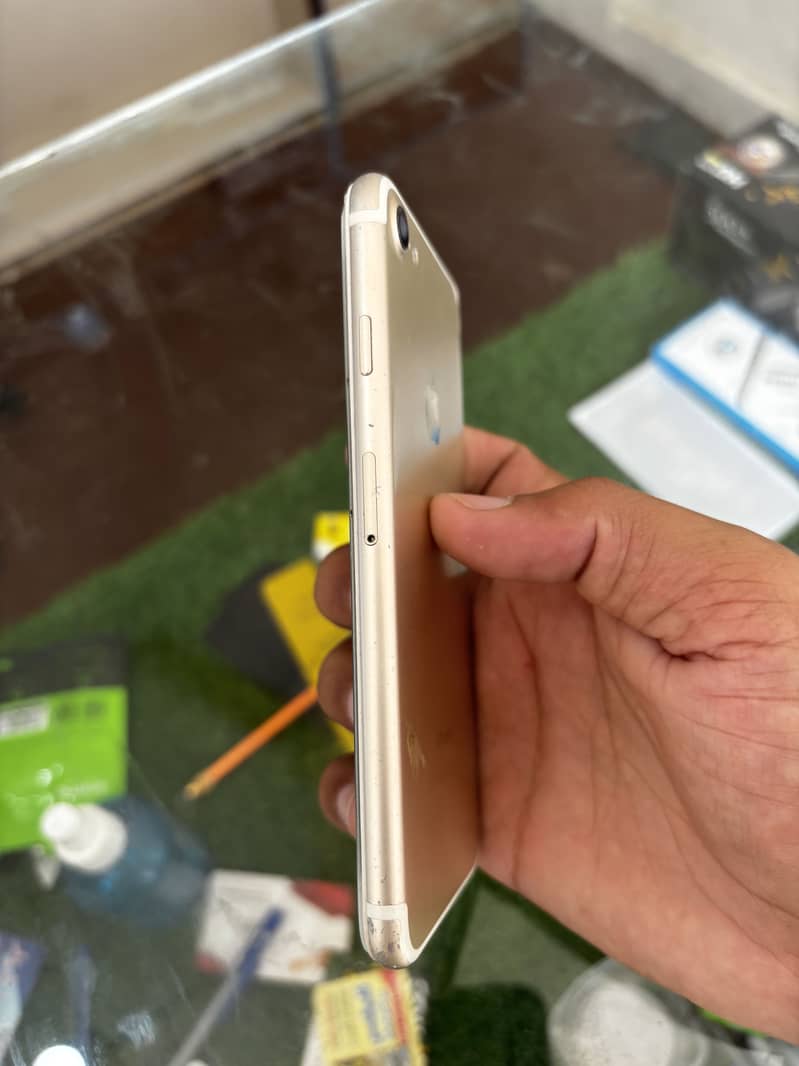 Apple iPhone 7 1