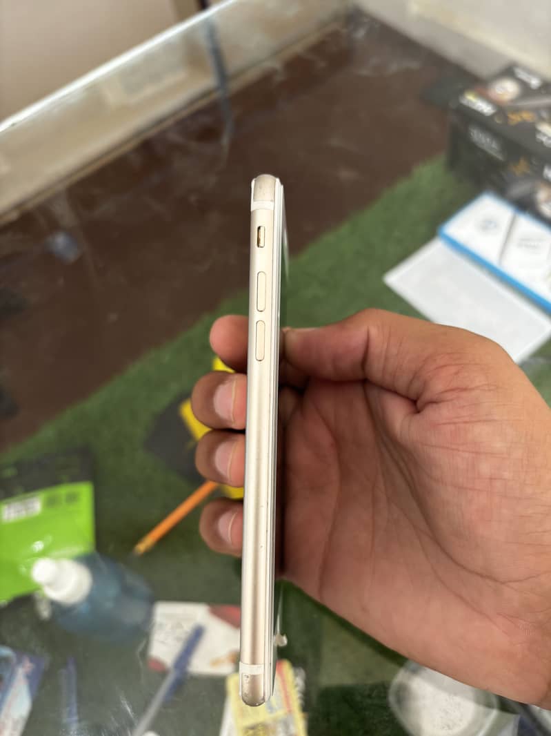 Apple iPhone 7 2