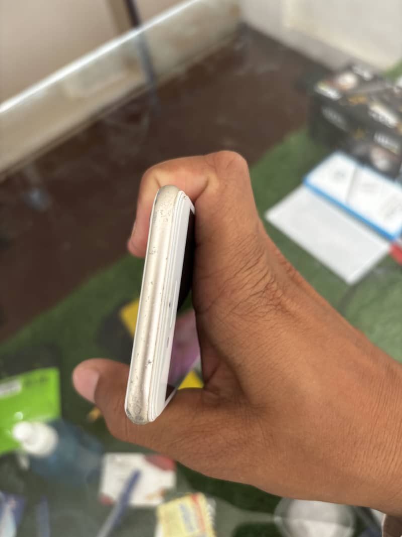 Apple iPhone 7 3