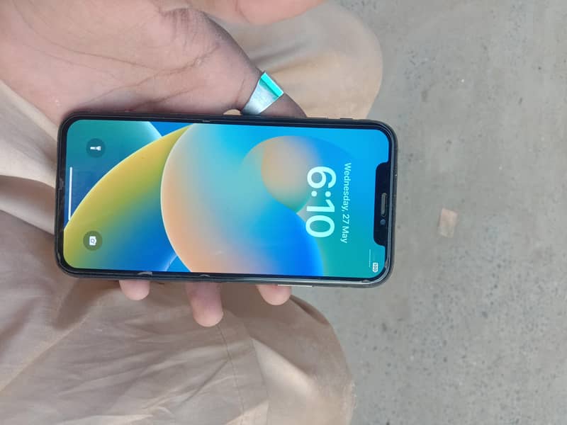 Apple iPhone X 4