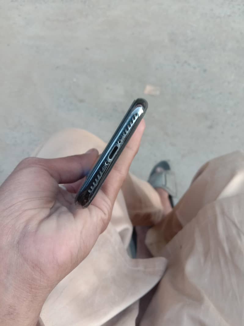 Apple iPhone X 5