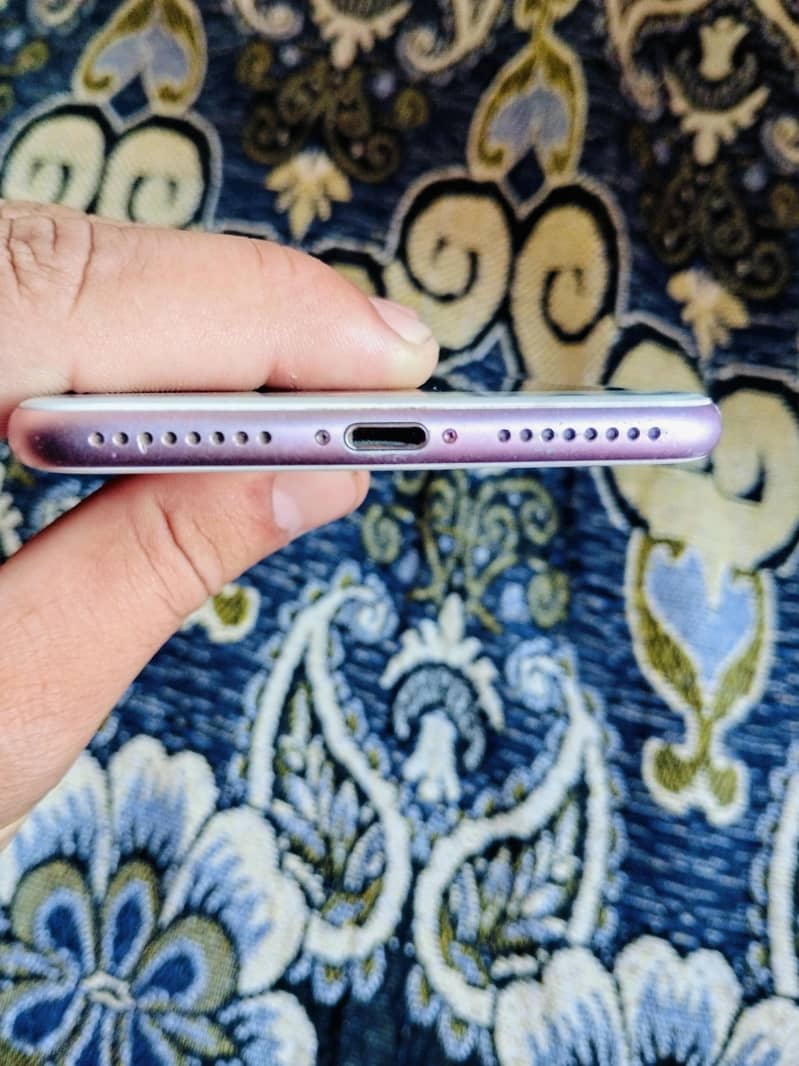 Apple iPhone 7 Plus 2