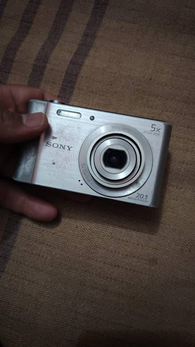 sony dsc-w800(lens damge) digital point shoot camera + battery  only.