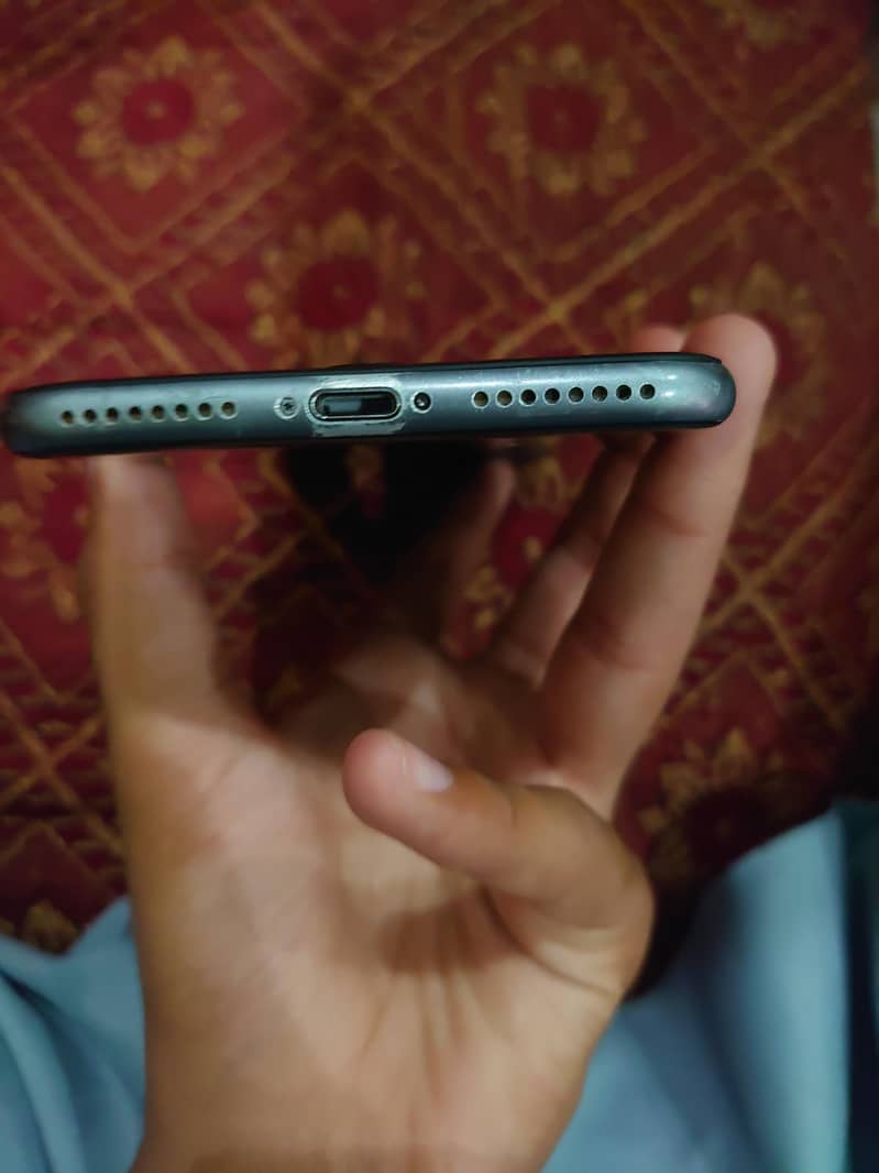 Apple iPhone 8 Plus 0