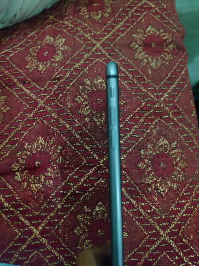 Apple iPhone 8 Plus 1