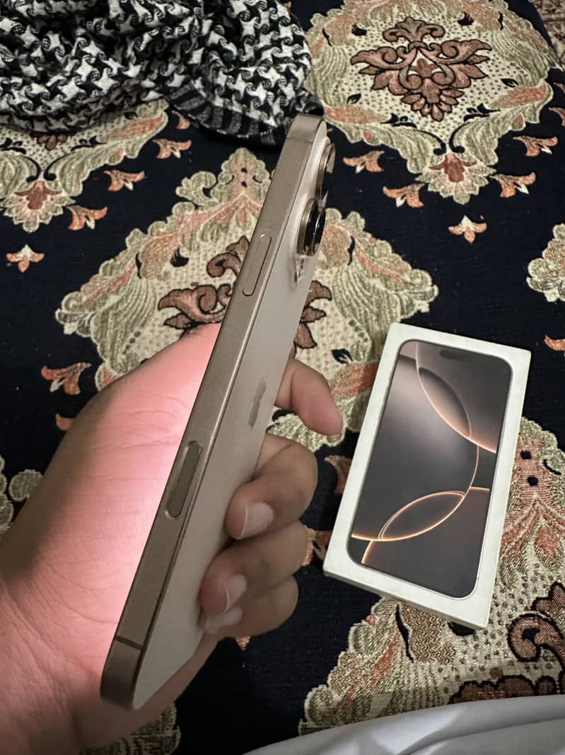 Iphone 16 pro max 3