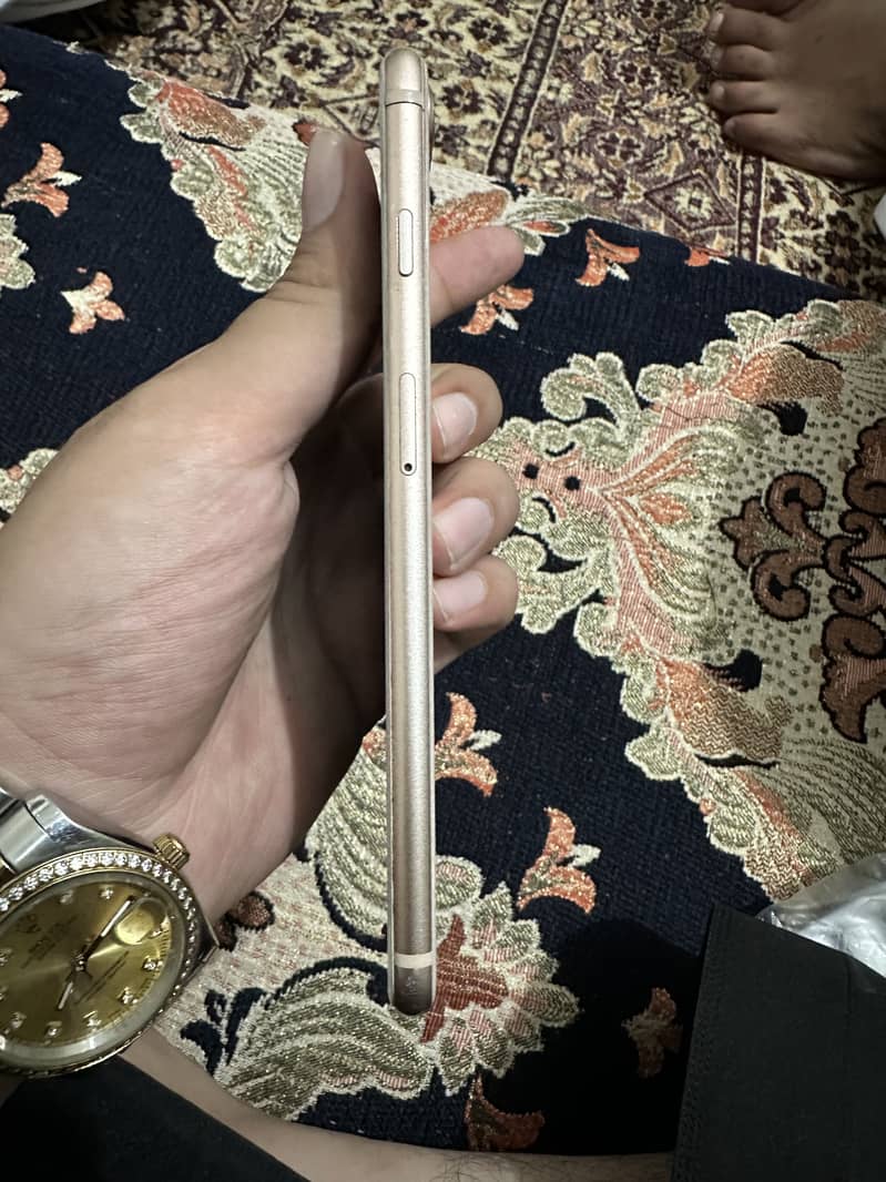 Apple iPhone 8 Plus 3