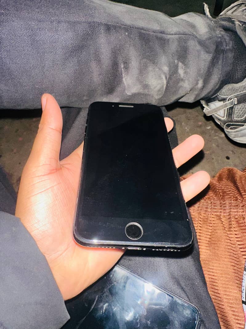 Apple iPhone 7 Plus 0