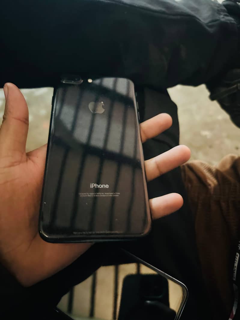 Apple iPhone 7 Plus 1