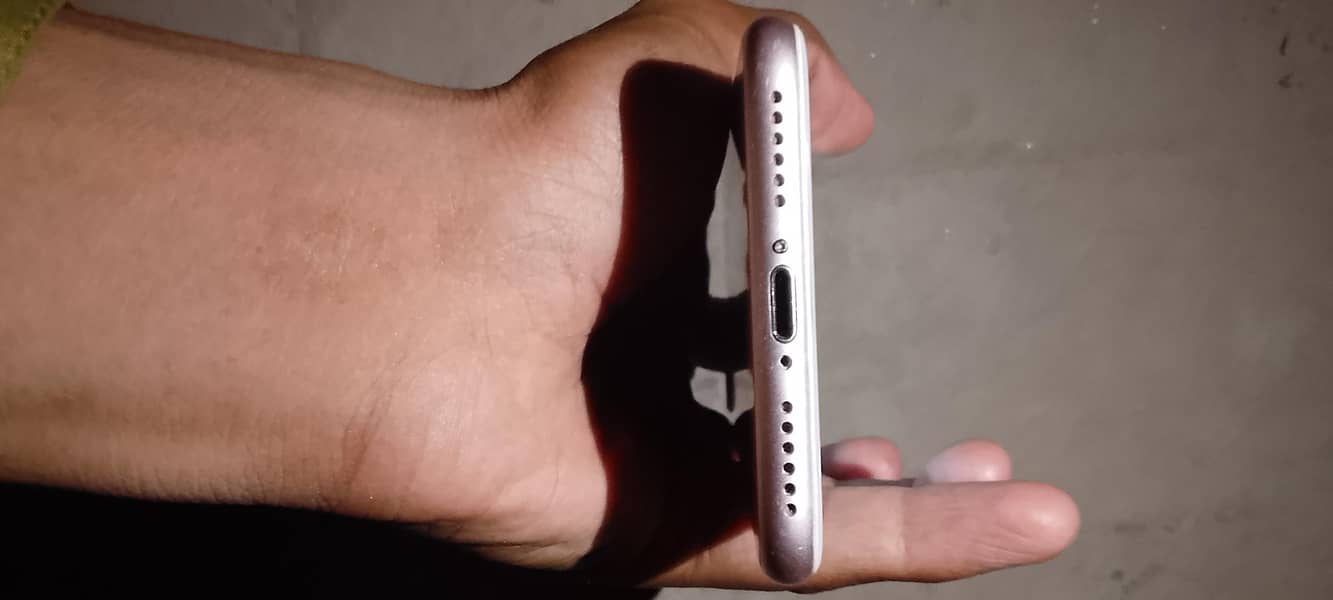 Apple iPhone 7 1