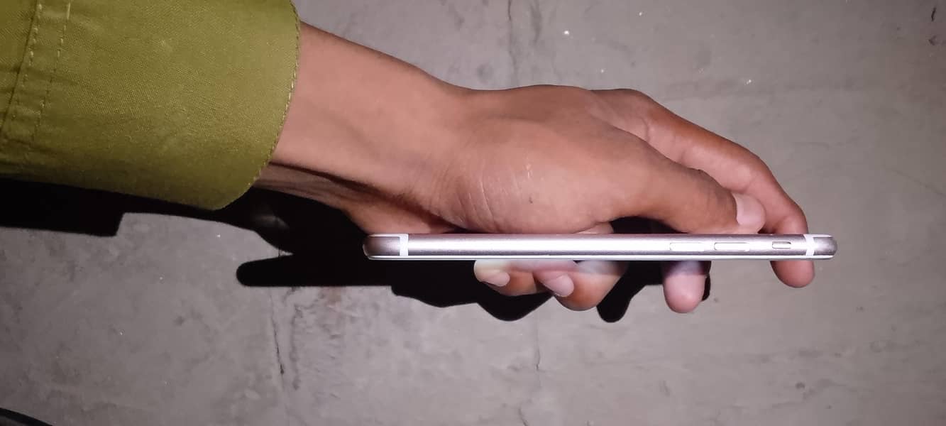 Apple iPhone 7 2