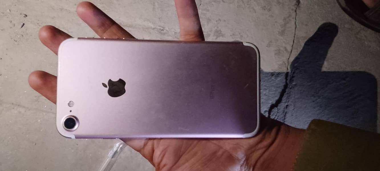 Apple iPhone 7 10