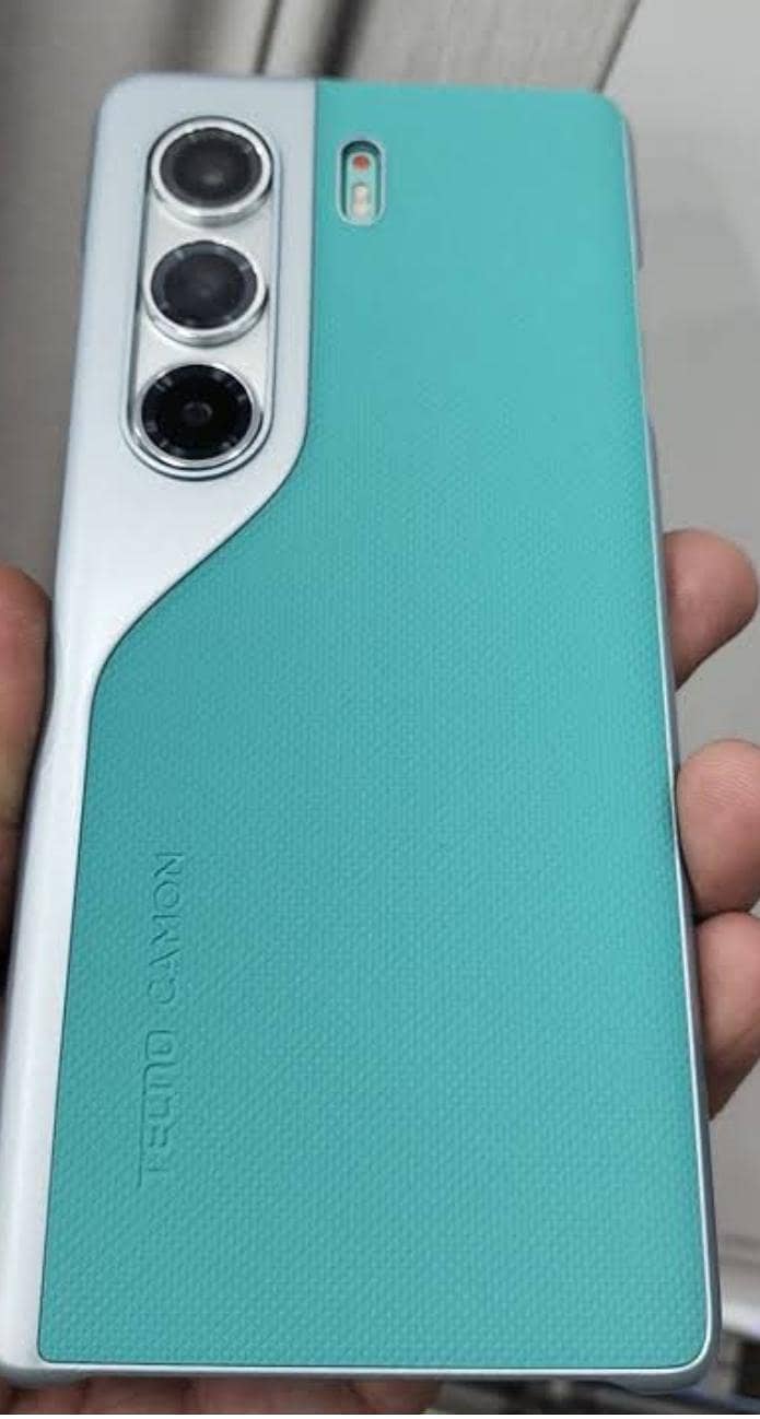 Tecno CAMON 40 2