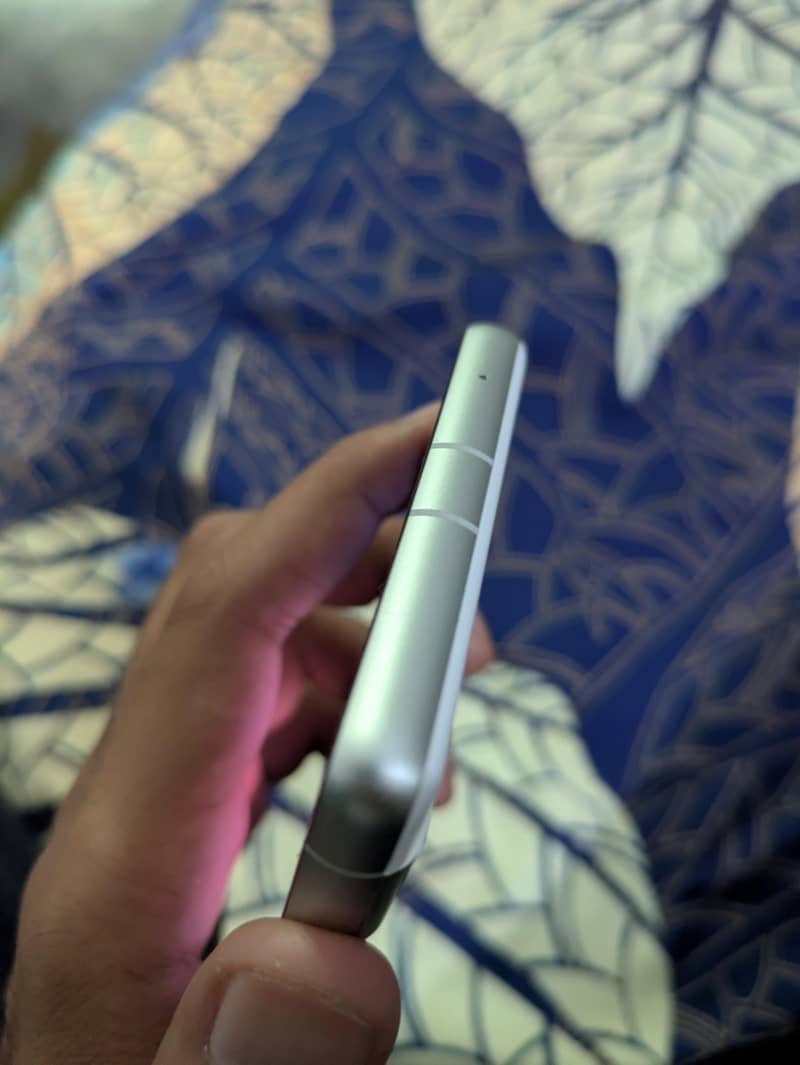 Google Pixel 7a 4
