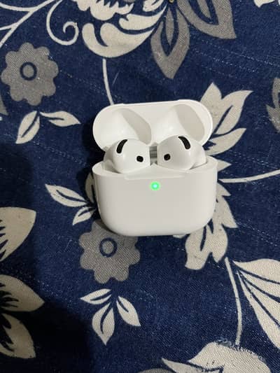 AirPods 4