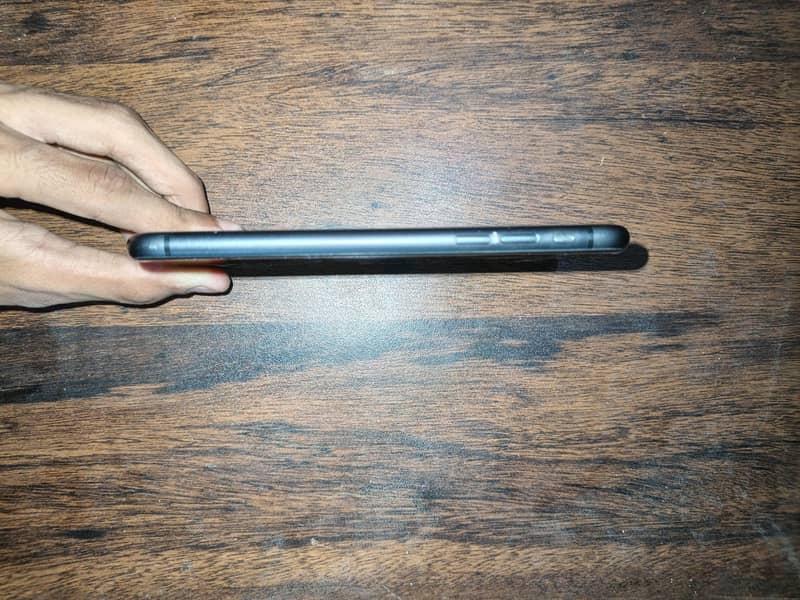 Apple iPhone 11 4