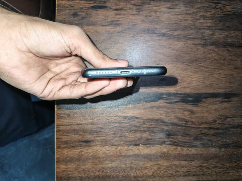 Apple iPhone 11 7