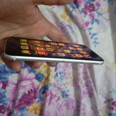 Apple iPhone SE