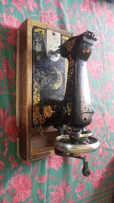 Rohi hand sewing machine with wooden base box