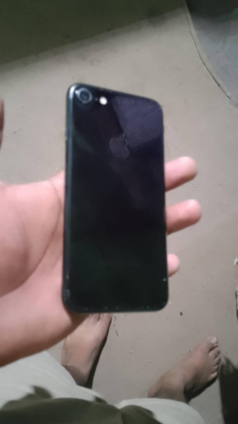 Apple iPhone 7 0