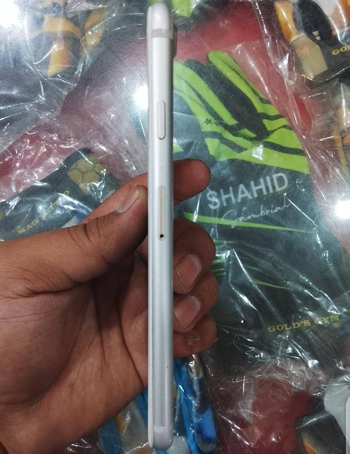 Apple iPhone 7 1