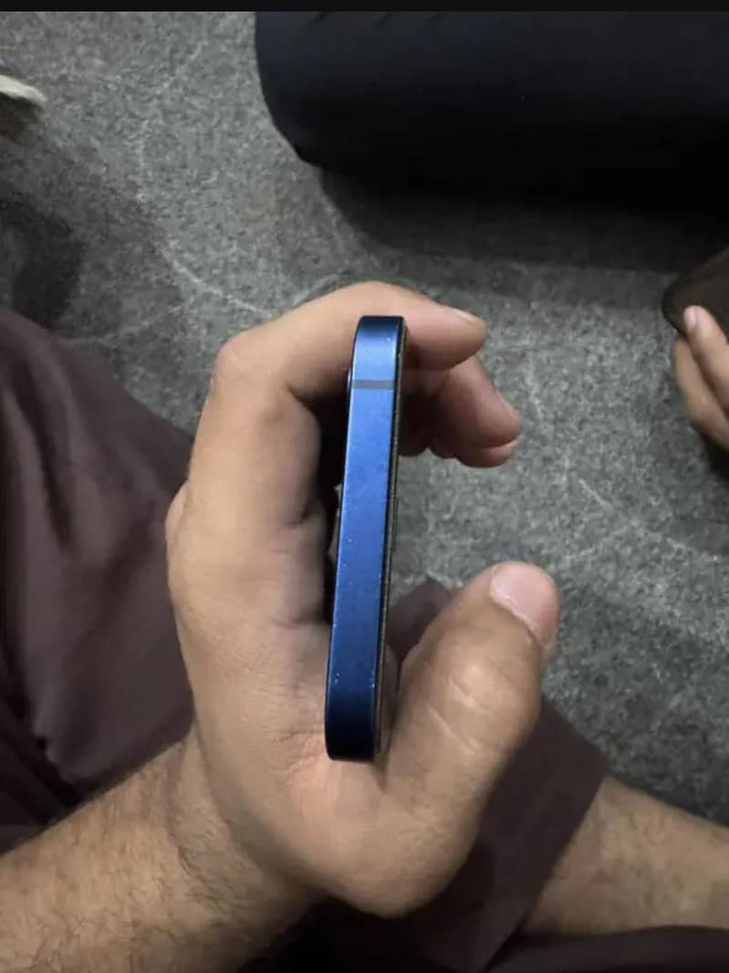 Iphone 12 4