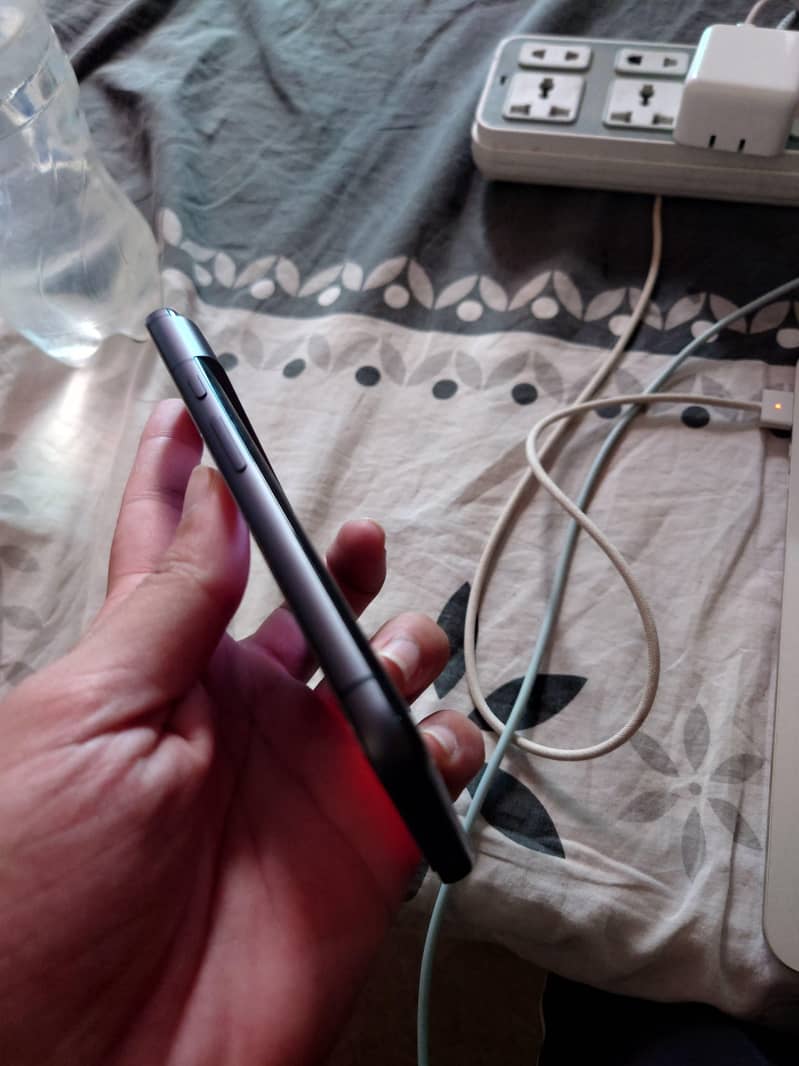 Google Pixel 8 4