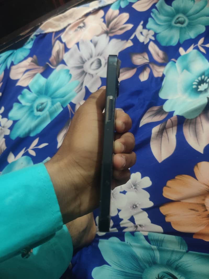 Apple iPhone 13 3