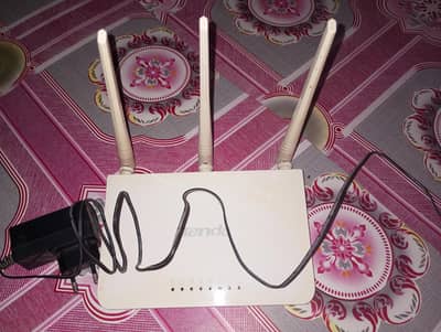 Tenda 3 Antenna WiFi Router – Like New Condition