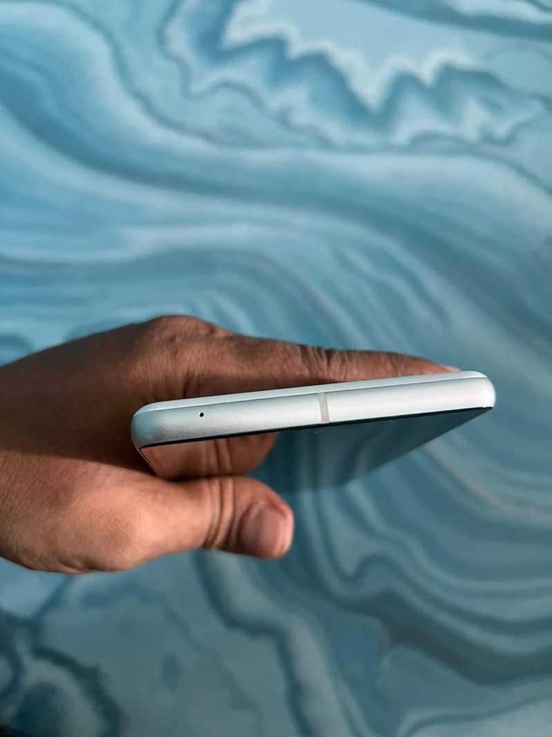 Google Pixel 7 4