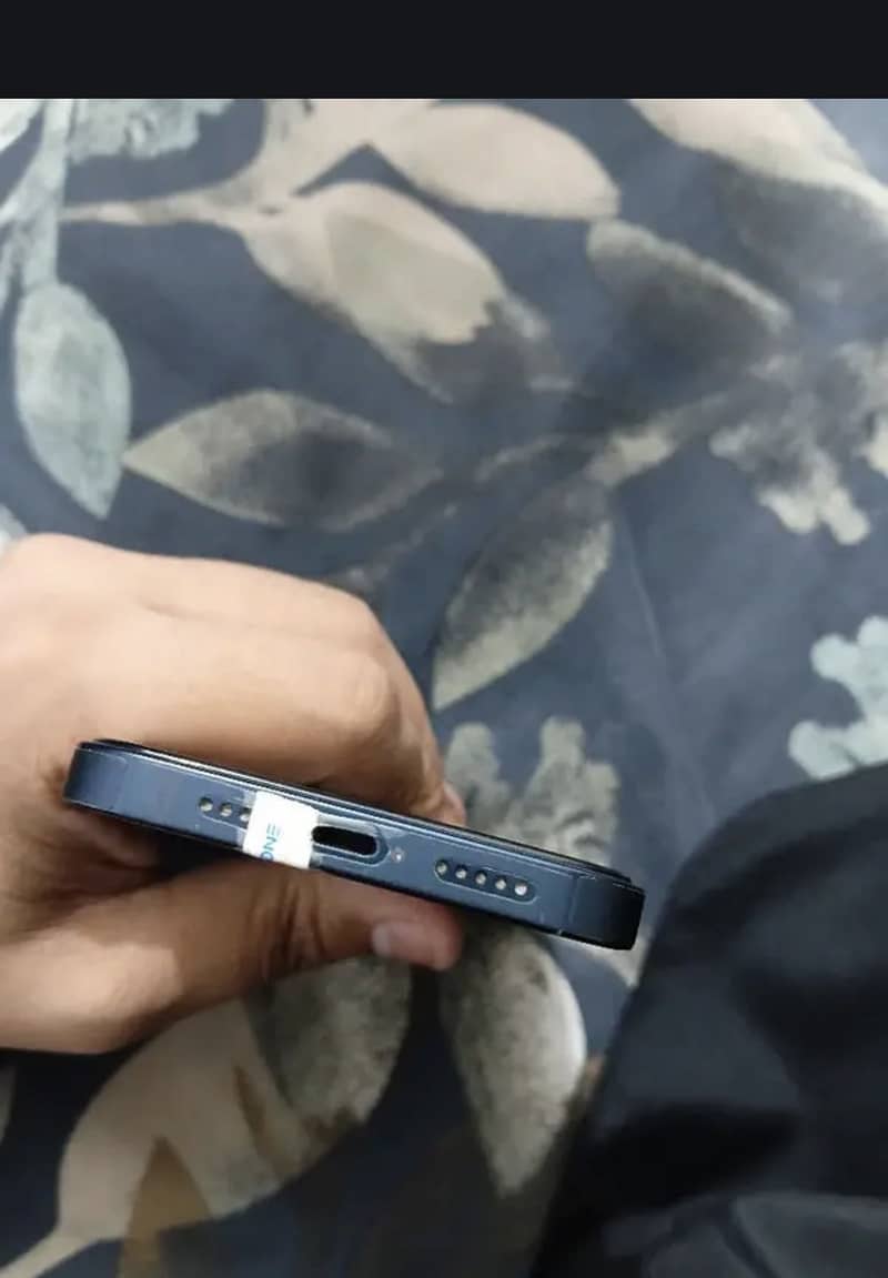 Apple iPhone 13 2