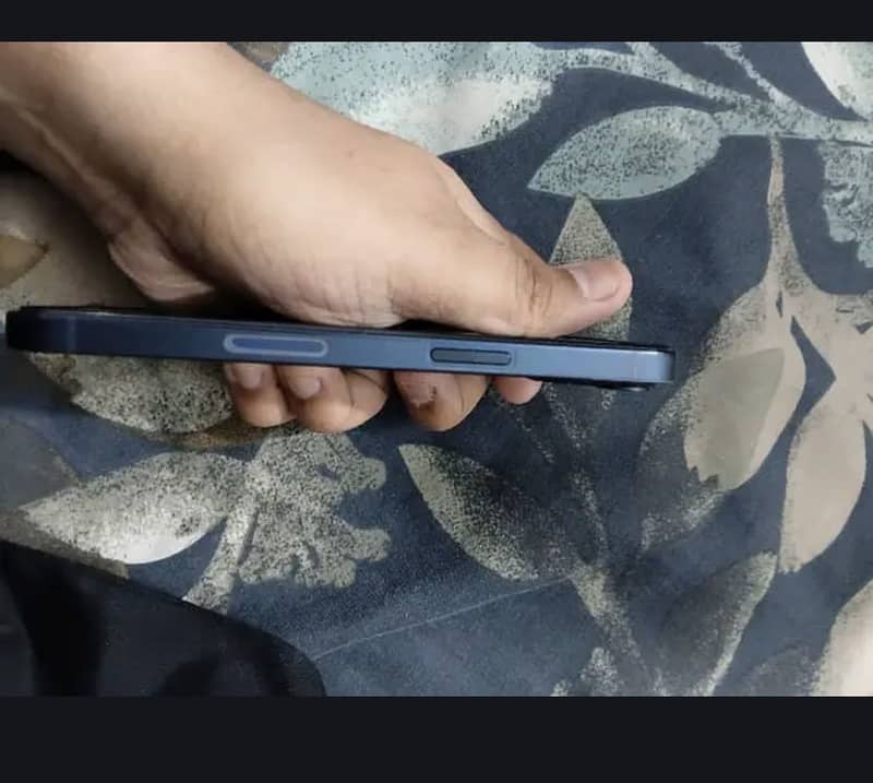 Apple iPhone 13 3