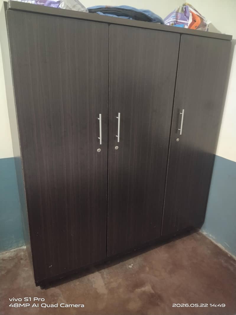 suting almari 0