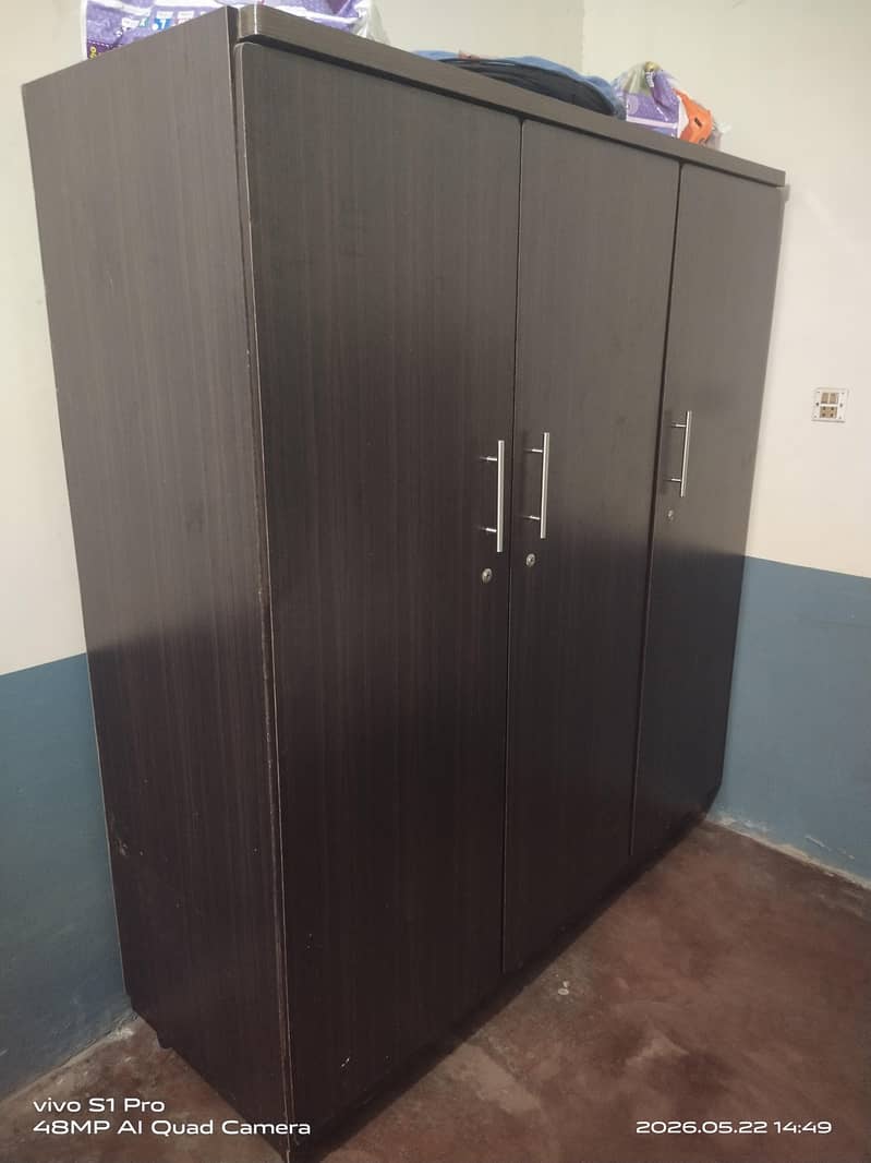suting almari 1