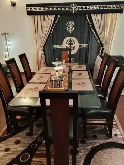 For sale 8 seaters Dining table