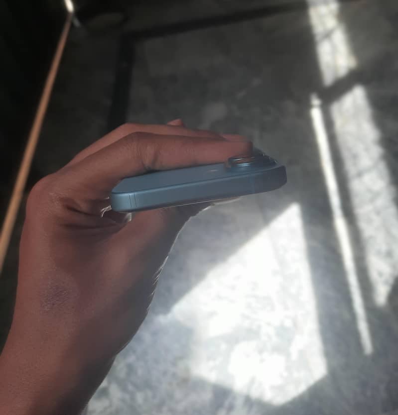 Apple iPhone 16 1