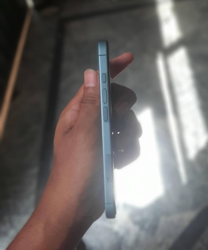 Apple iPhone 16 2