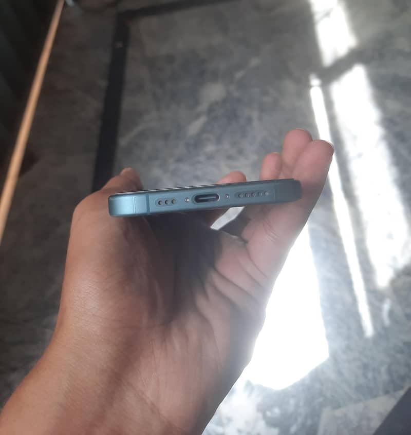 Apple iPhone 16 3