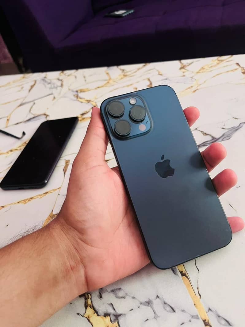 iPhone 15 Pro Max 1