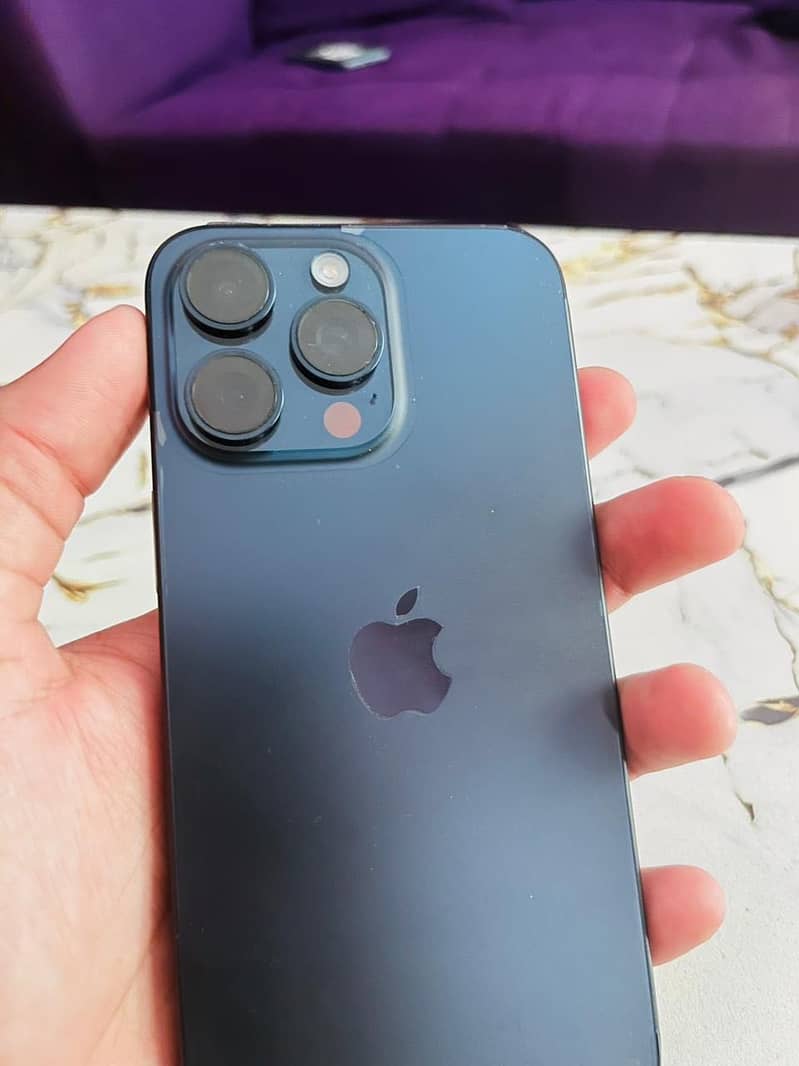 iPhone 15 Pro Max 6