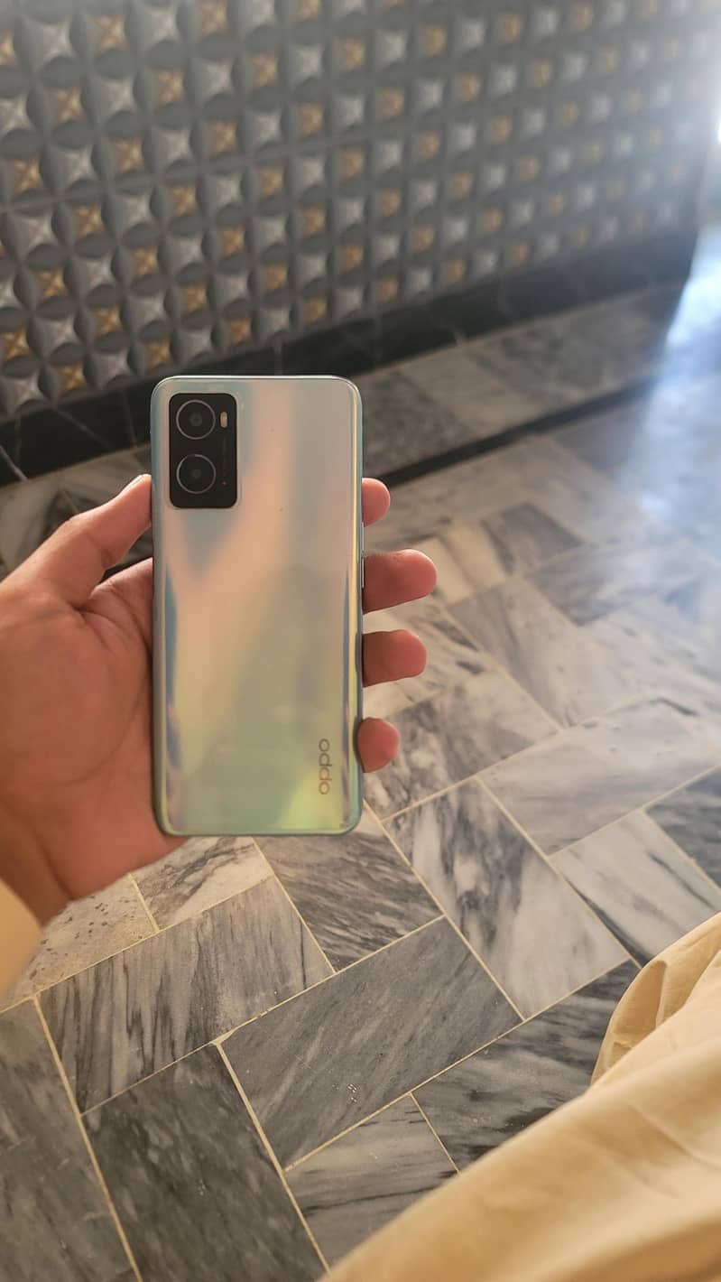 OPPO A76 1