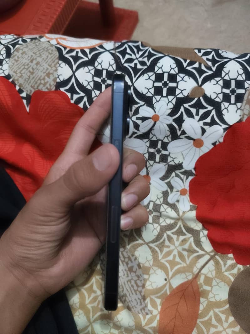 Apple iPhone 15 Pro Max 2