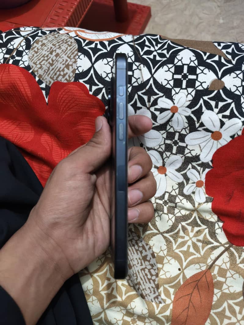 Apple iPhone 15 Pro Max 3