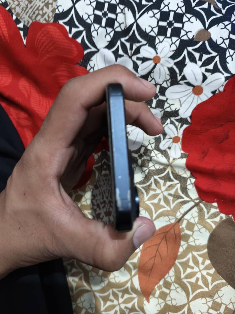 Apple iPhone 15 Pro Max 4