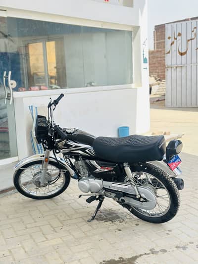 Honda 125 black