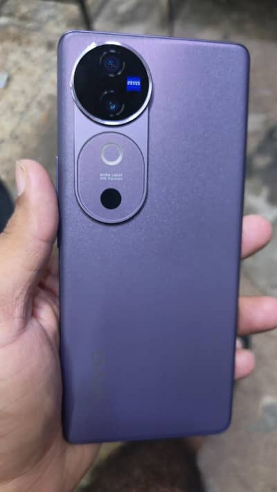 Vivo V40 Purple colour
