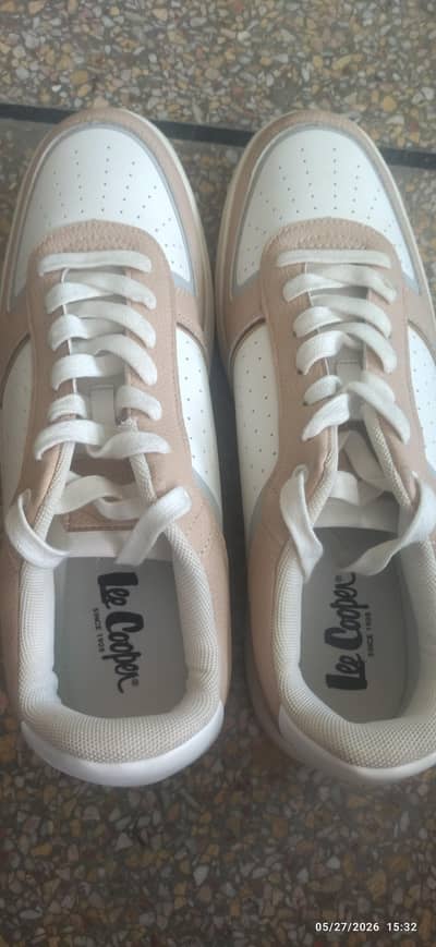 Lee Cooper UK 11 Sneakers – Like New Condition
