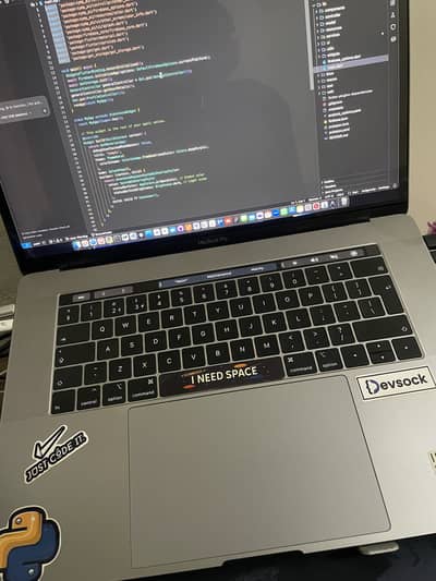 Macbook Pro 2018 | 15 Inch |  16GB 512GB With Amd 4GB graphics Card
